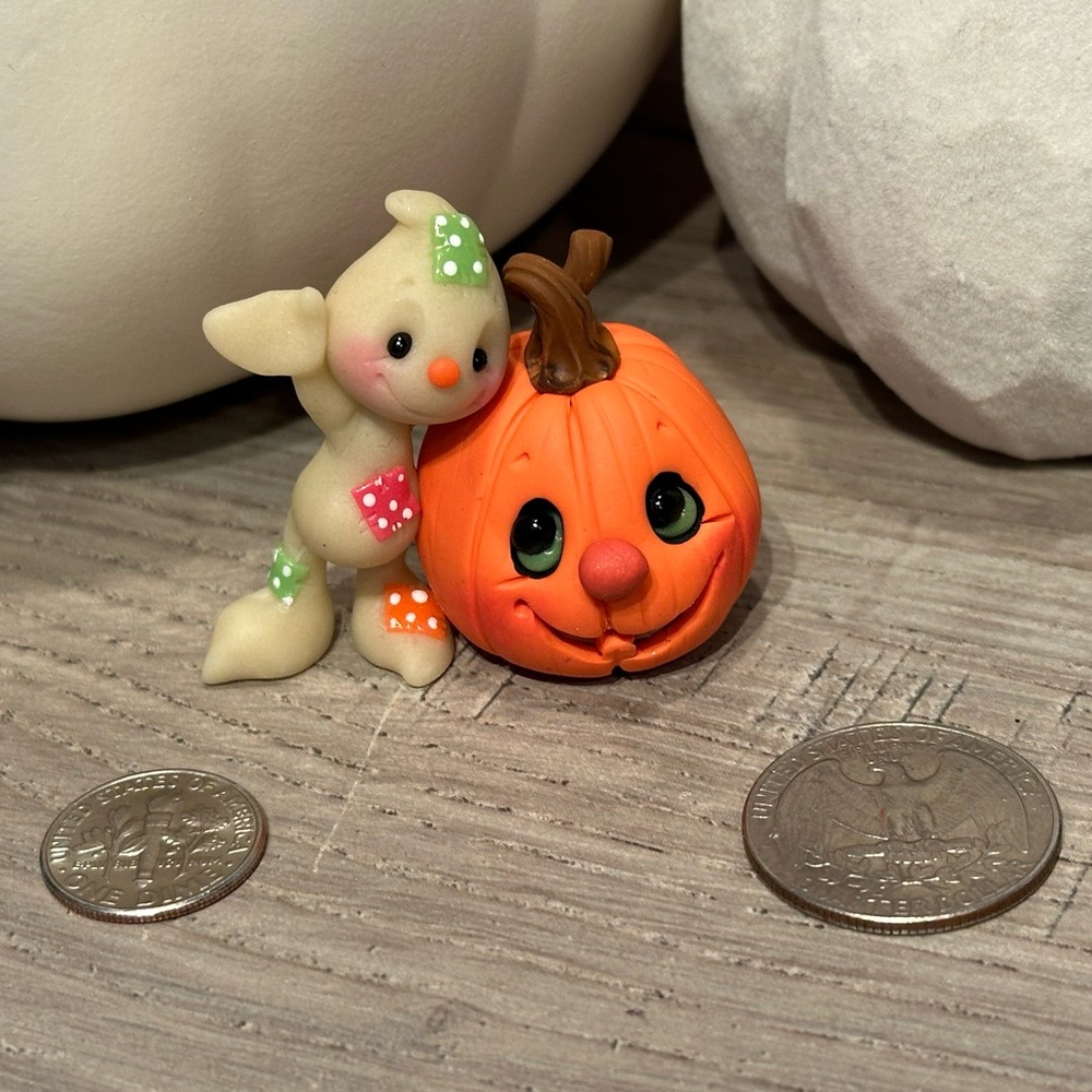Glow-in-the-Dark Ghost with Pumpkin Friend - Picture 2 of 3